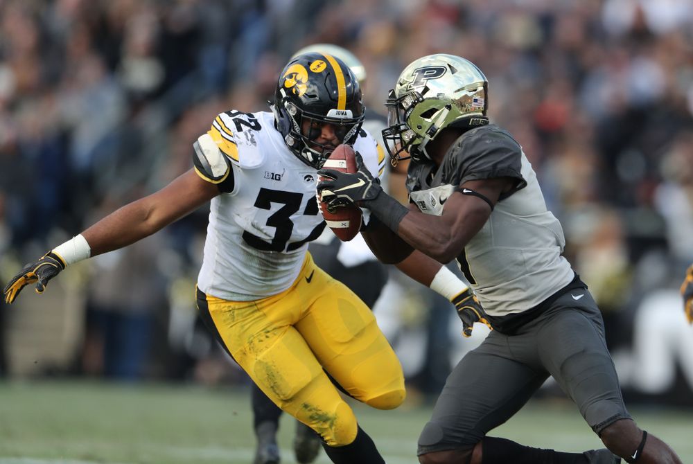 Iowa Hawkeyes linebacker Djimon Colbert (32) against the Purdue Boilermakers Saturday, November 3, 2018 Ross Ade Stadium in West Lafayette, Ind. (Brian Ray/hawkeyesports.com)