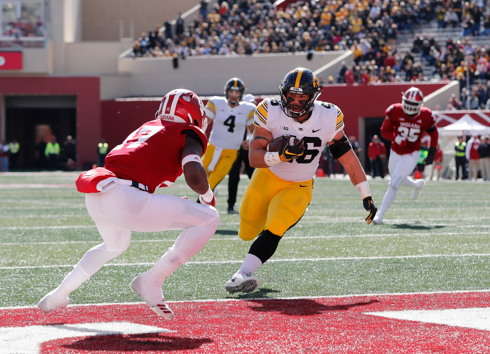 Iowa Hawkeyes fullback Austin Kelly scores against the Indiana Hoosiers Saturday, October 13, 2018 at Memorial Stadium, in Bloomington, Ind. (Brian Ray/hawkeyesports.com)
