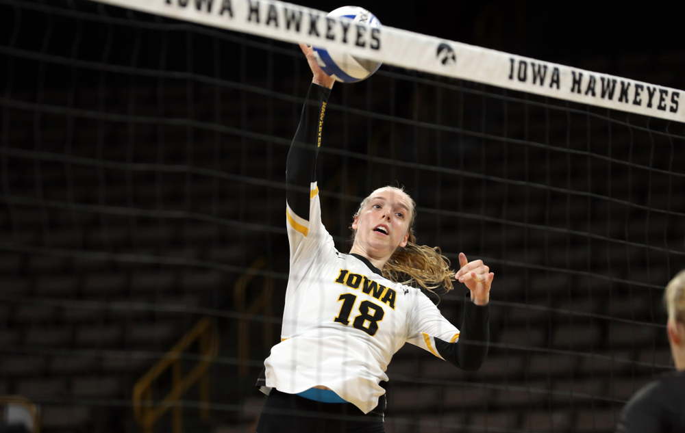 Iowa Hawkeyes middle blocker Hannah Clayton (18) against Lipscomb Friday, September 20, 2019 at Carver-Hawkeye Arena. (Brian Ray/hawkeyesports.com)
