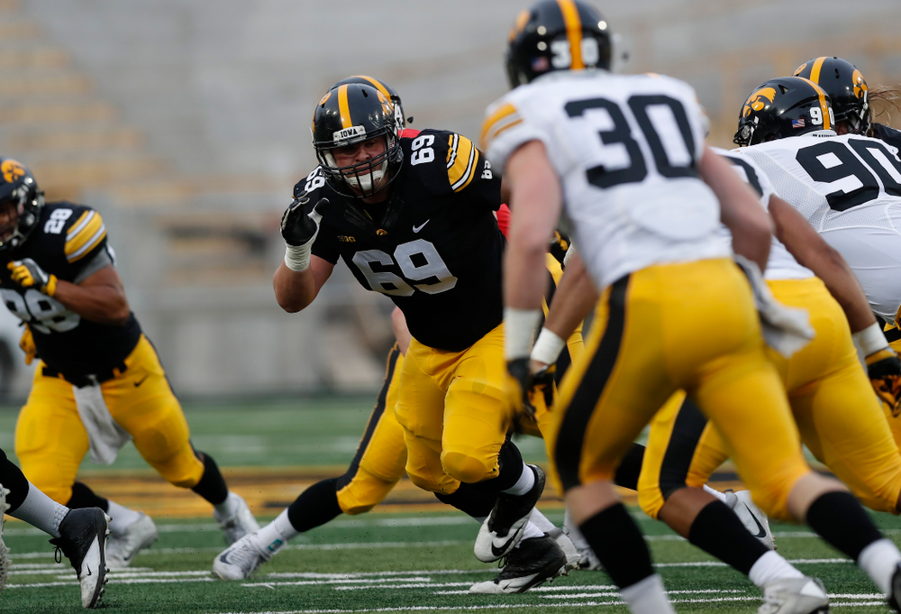 Iowa Hawkeyes offensive lineman Keegan Render (69) during the final spring practice Friday, April 20, 2018 at Kinnick Stadium. (Brian Ray/hawkeyesports.com)