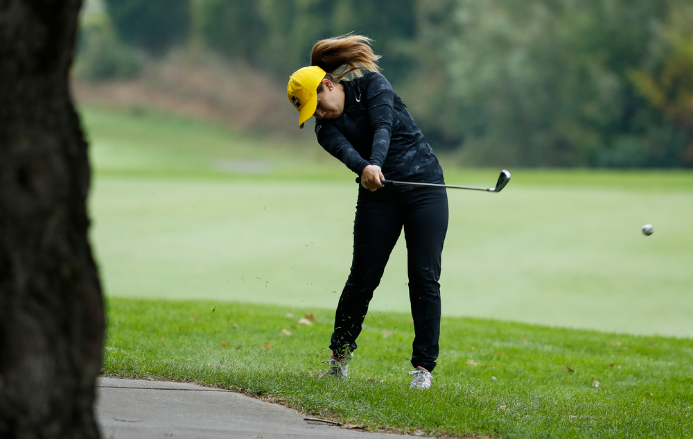 Iowa's Manuela Lizarazu hits an approach shot during the final round of the Diane Thomason Invitational at Finkbine Golf Course on September 30, 2018. (Tork Mason/hawkeyesports.com)