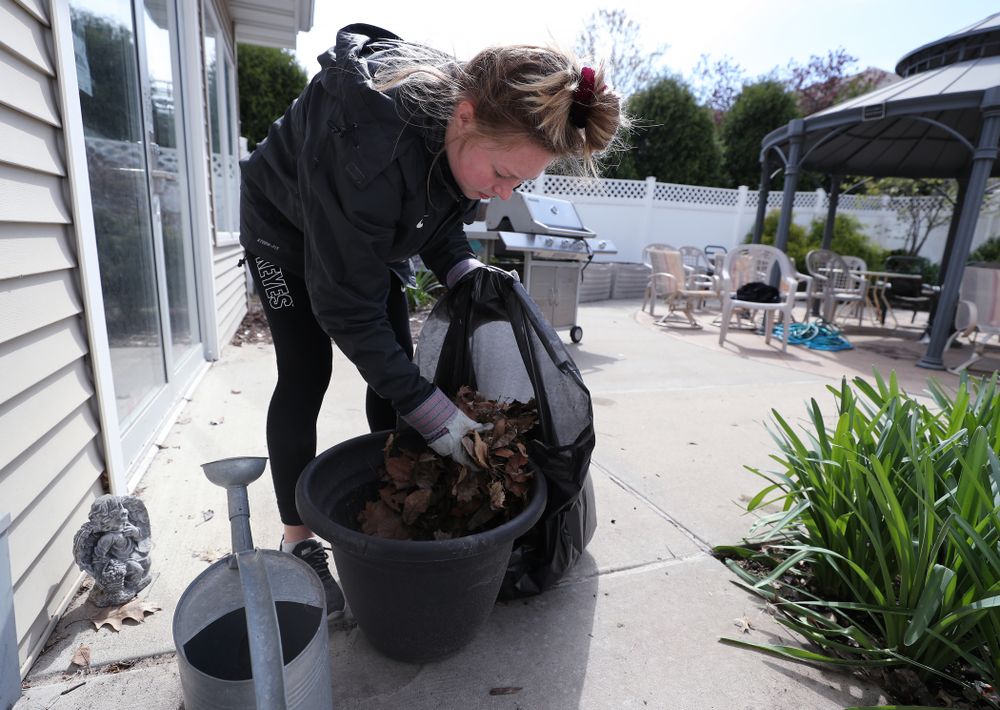 Members of the WomenÕs Soccer team volunteer at Pathways Adult Day Health Center during the annual Iowa Athletics Day of Caring Sunday, April 28, 2019 in Iowa City. (Brian Ray/hawkeyesports.com)
