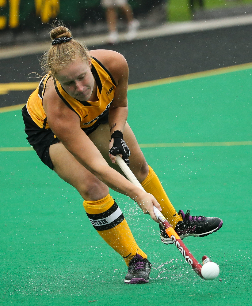 Iowa Hawkeyes forward Ryley Miller (19) passes the ball during a game against Stanford at Grant Field on October 7, 2018. (Tork Mason/hawkeyesports.com)