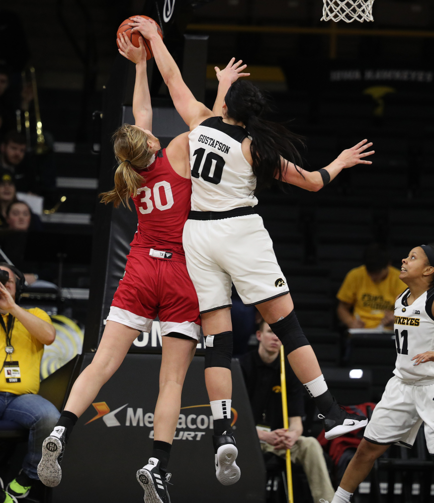 Iowa Hawkeyes forward Megan Gustafson (10) against the IUPUI Jaguars Saturday, December 8, 2018 at Carver-Hawkeye Arena. (Brian Ray/hawkeyesports.com)