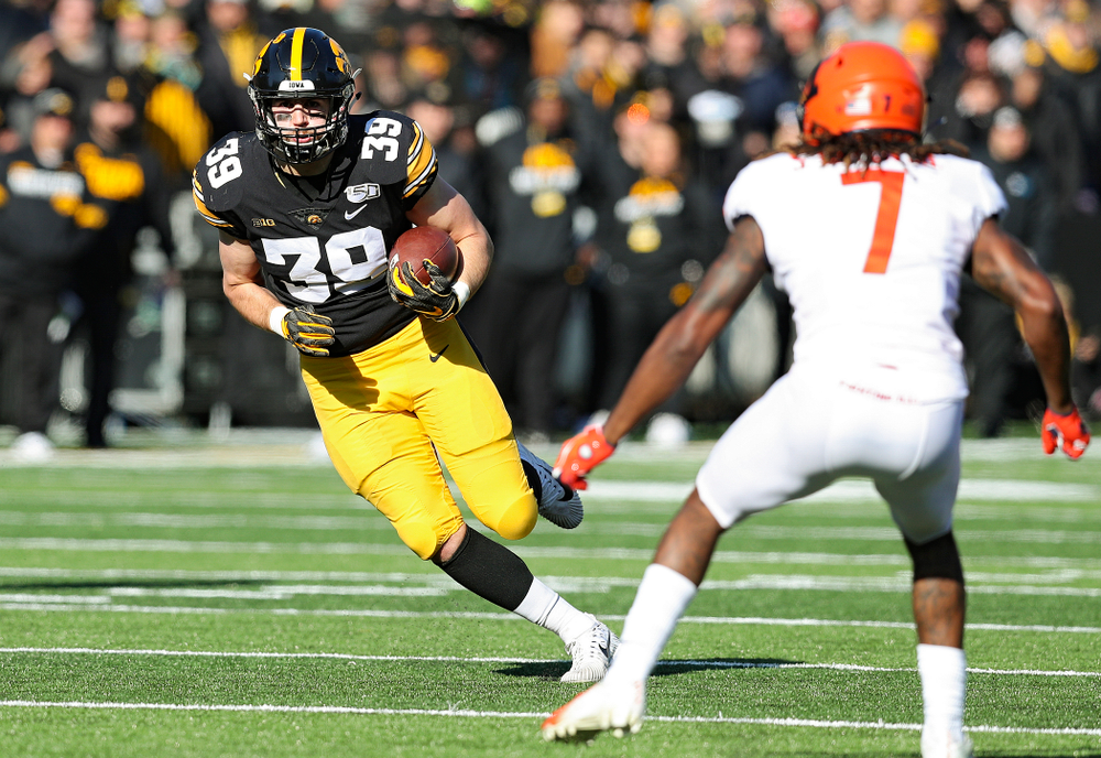 Iowa Hawkeyes tight end Nate Wieting (39) runs after pulling in a pass during the first quarter of their game at Kinnick Stadium in Iowa City on Saturday, Nov 23, 2019. (Stephen Mally/hawkeyesports.com)