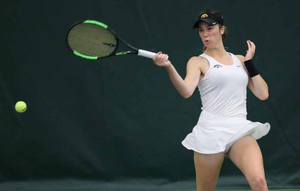 Samantha Mannix returns a shot in a singles match during the second day of the ITA Central Regional Championships at the Hawkeye Tennis and Recreation Complex on October 13, 2018. (Tork Mason/hawkeyesports.com)