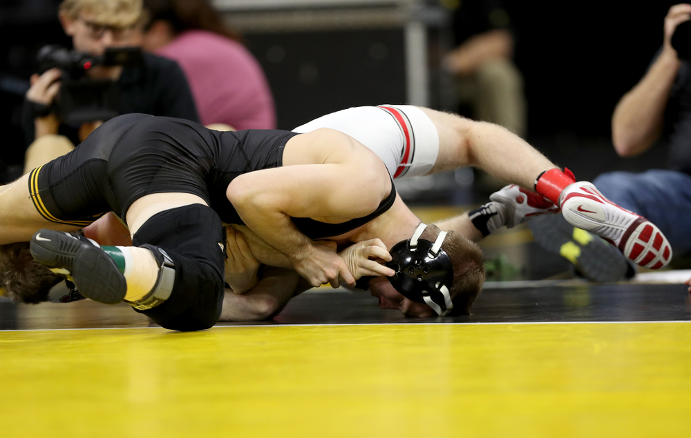 Iowa’s Spencer Lee wrestles Ohio State’s Hunter Lucas at 125 pounds Friday, January 24, 2020 at Carver-Hawkeye Arena. Lee won the match with a 16-3 tech fall. (Brian Ray/hawkeyesports.com)