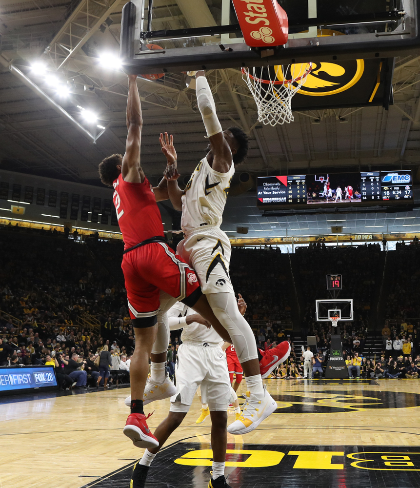 Iowa Hawkeyes forward Tyler Cook (25) blocks a shot against the Ohio State Buckeyes Saturday, January 12, 2019 at Carver-Hawkeye Arena. (Brian Ray/hawkeyesports.com)