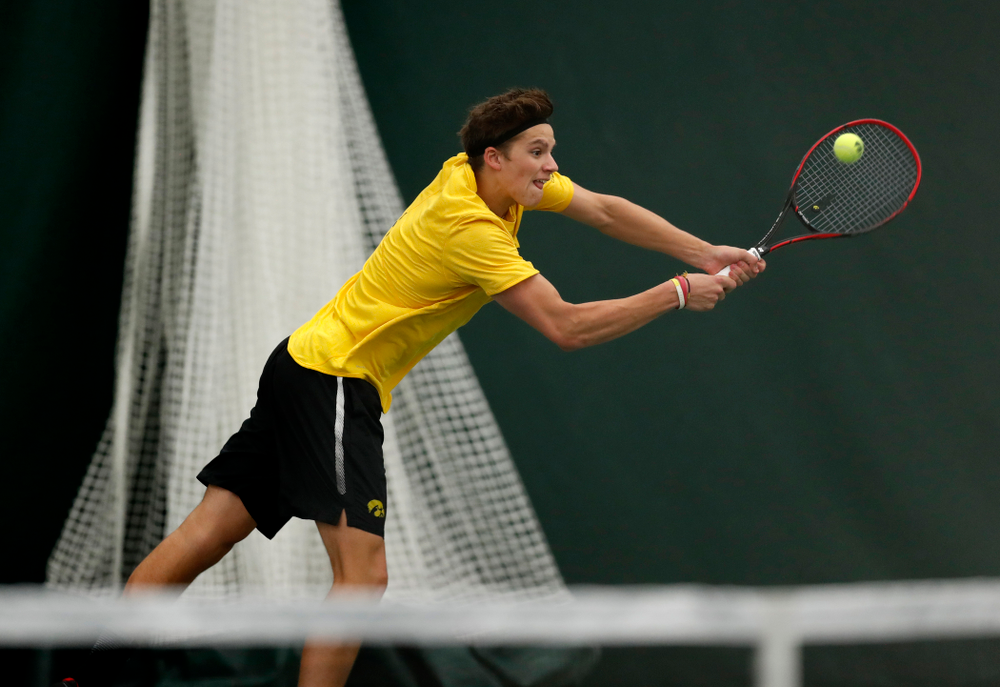 Joe Tyler and Jake Jacoby play a doubles match against the Illinois Fighting Illini Saturday, March 31, 2018 at Hawkeye Tennis and Recreation Center. (Brian Ray/hawkeyesports.com)