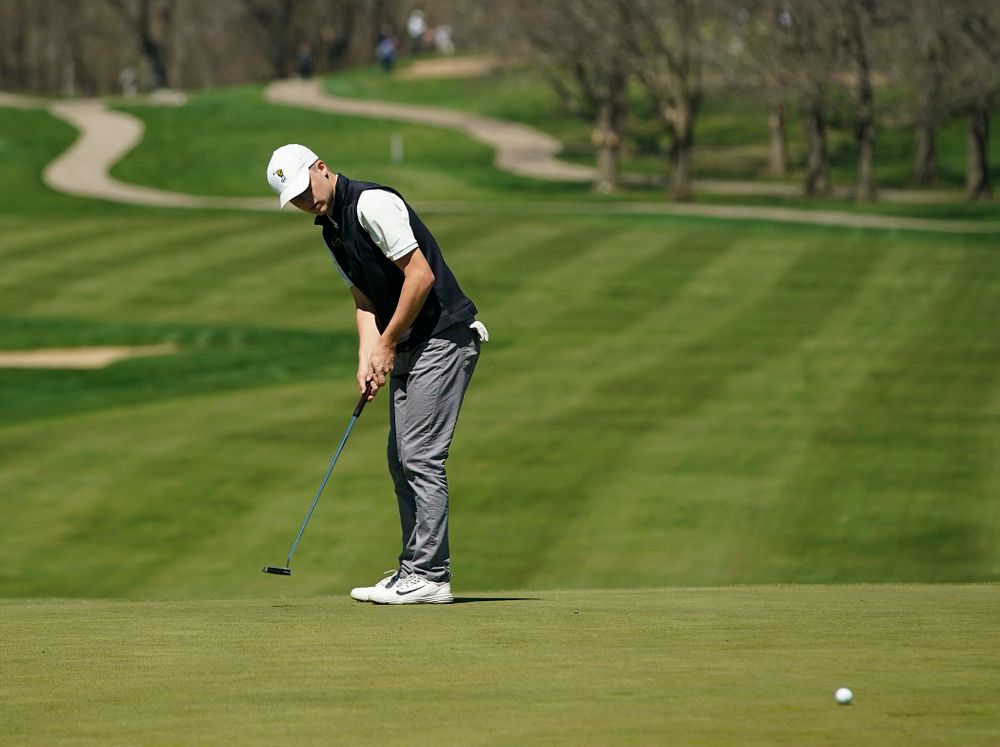 Iowa's Benton Weinberg putts during the first round of the Hawkeye Invitational at Finkbine Golf Course in Iowa City on Saturday, Apr. 20, 2019. (Stephen Mally/hawkeyesports.com)