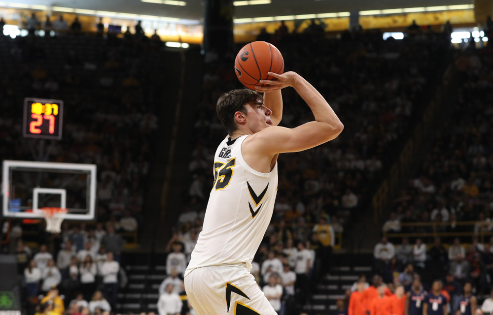 Iowa Hawkeyes forward Luka Garza (55) against the Illinois Fighting Illini Sunday, January 20, 2019 at Carver-Hawkeye Arena. (Brian Ray/hawkeyesports.com)