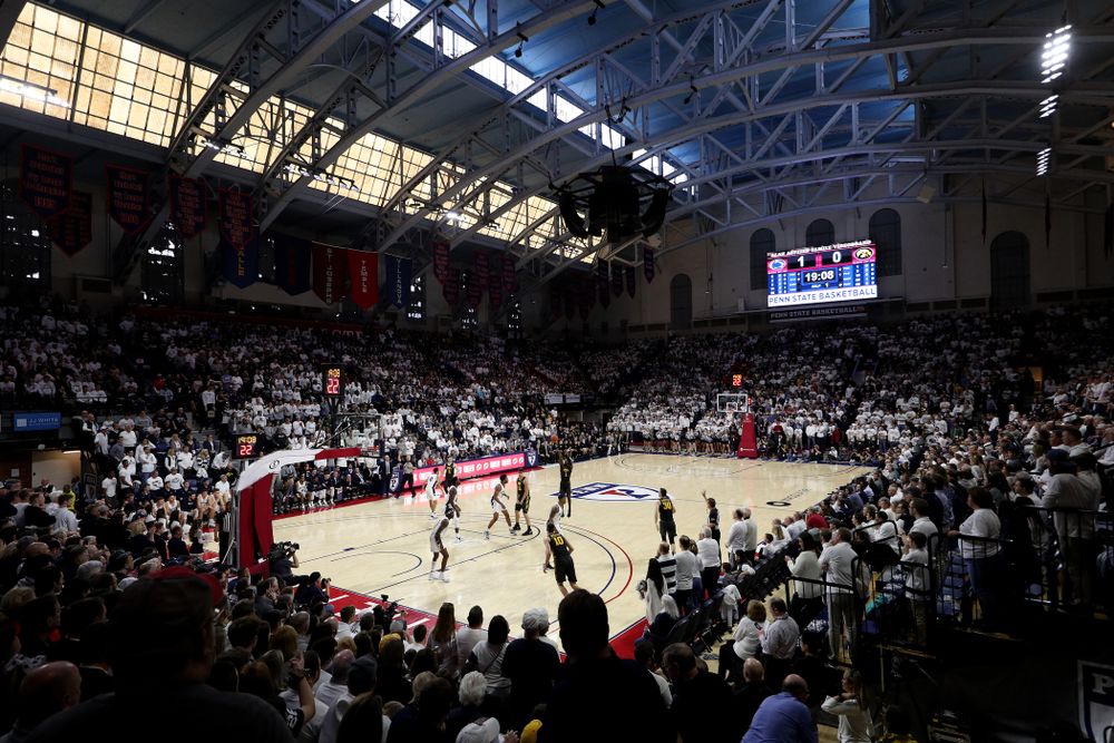The Iowa Hawkeyes against Penn State Saturday, January 4, 2020 at the Palestra in Philadelphia. (Brian Ray/hawkeyesports.com)