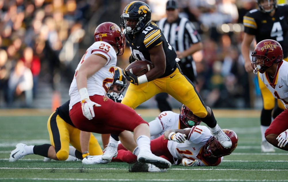 Iowa Hawkeyes running back Mekhi Sargent (10) against the Iowa State Cyclones Saturday, September 8, 2018 at Kinnick Stadium. (Brian Ray/hawkeyesports.com)