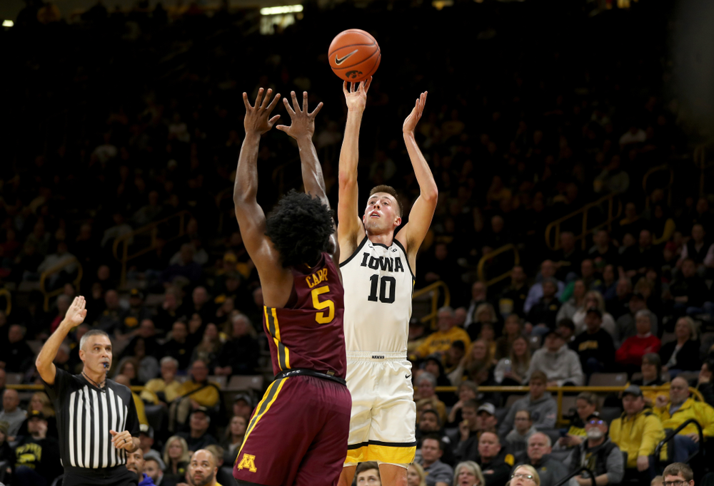 Iowa Hawkeyes guard Joe Wieskamp (10) against the Minnesota Golden Gophers Monday, December 9, 2019 at Carver-Hawkeye Arena. (Brian Ray/hawkeyesports.com)