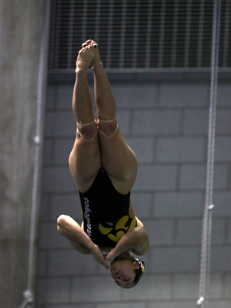 Iowa's Jolynn Harris competes on the 3-meter springboard against the Iowa State Cyclones in the Iowa Corn Cy-Hawk Series Friday, December 7, 2018 at at the Campus Recreation and Wellness Center. (Brian Ray/hawkeyesports.com)