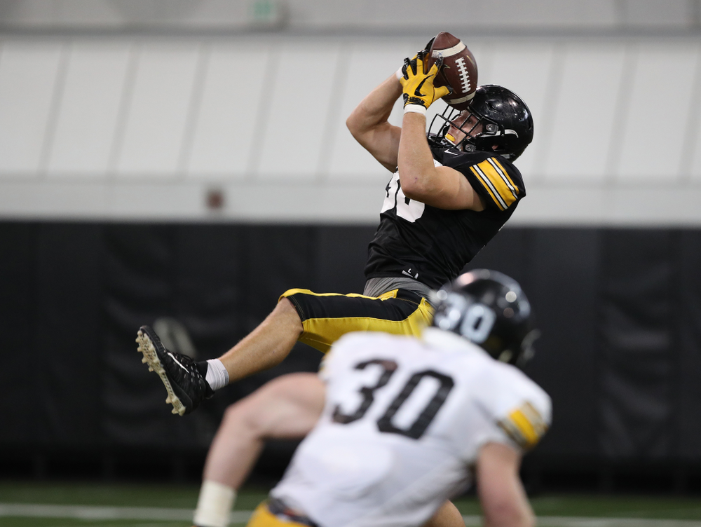 tight end T.J. Hockenson (38) during preparation for the 2019 Outback Bowl Wednesday, December 19, 2018 at the Hansen Football Performance Center. (Brian Ray/hawkeyesports.com)