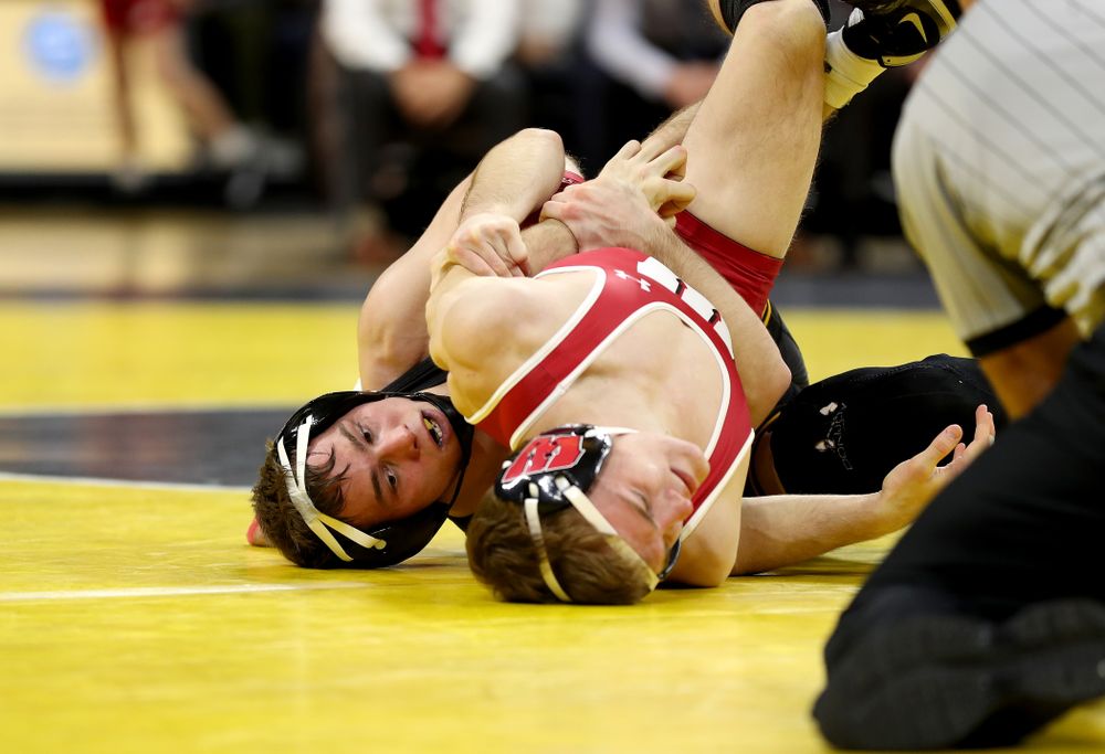 IowaÕs Spencer Lee wrestles WisconsinÕs Michael Cullen at 125 pounds Sunday, December 1, 2019 at Carver-Hawkeye Arena. Lee won the match with a 16-0 technical fall. (Brian Ray/hawkeyesports.com)