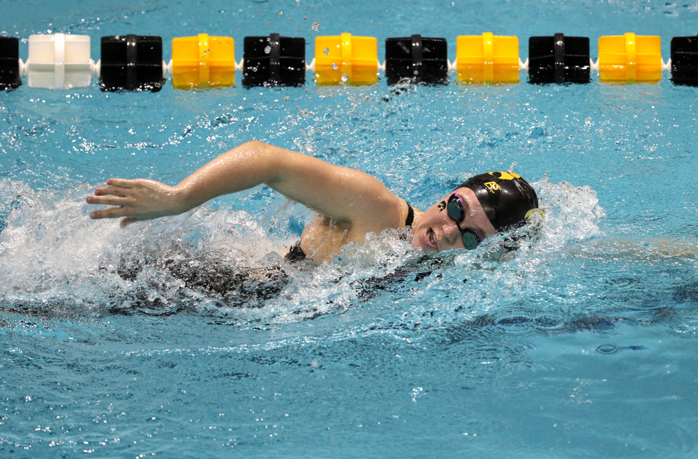 Iowa's Alleyna Thomas swims the 1000-yard freestyle against the Iowa State Cyclones in the Iowa Corn Cy-Hawk Series Friday, December 7, 2018 at at the Campus Recreation and Wellness Center. (Brian Ray/hawkeyesports.com)