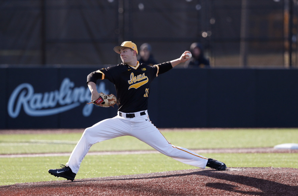 Iowa Hawkeyes pitcher Cam Baumann (35) against Grand View Wednesday, April 4, 2018 at Duane Banks Field. (Brian Ray/hawkeyesports.com)
