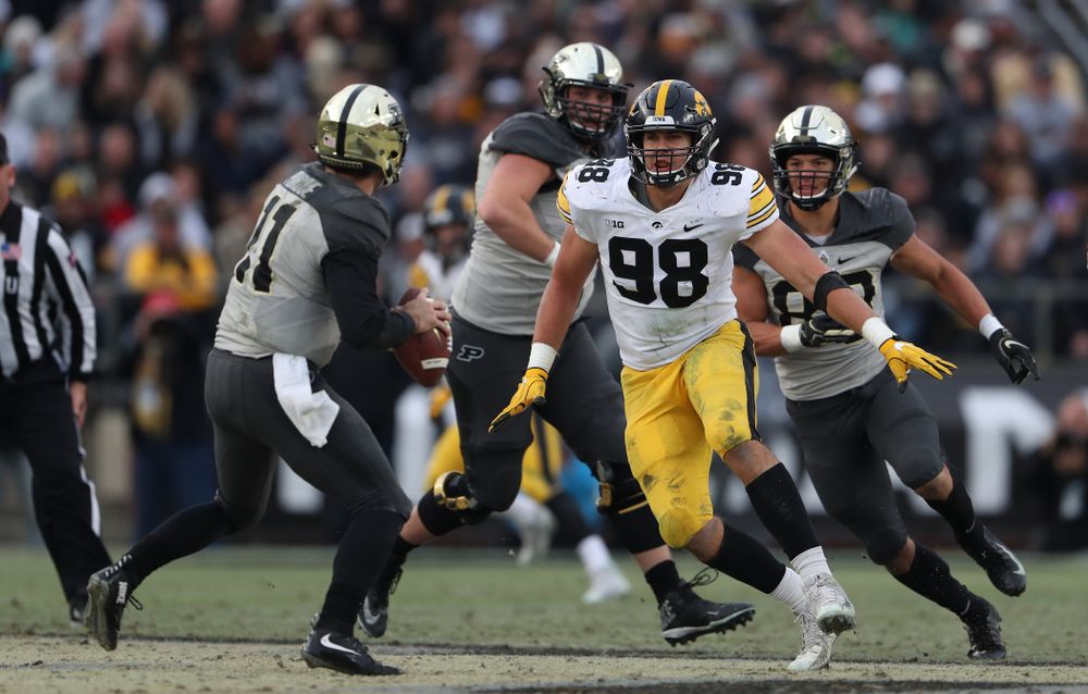 Iowa Hawkeyes defensive end Anthony Nelson (98) against the Purdue Boilermakers Saturday, November 3, 2018 Ross Ade Stadium in West Lafayette, Ind. (Brian Ray/hawkeyesports.com)