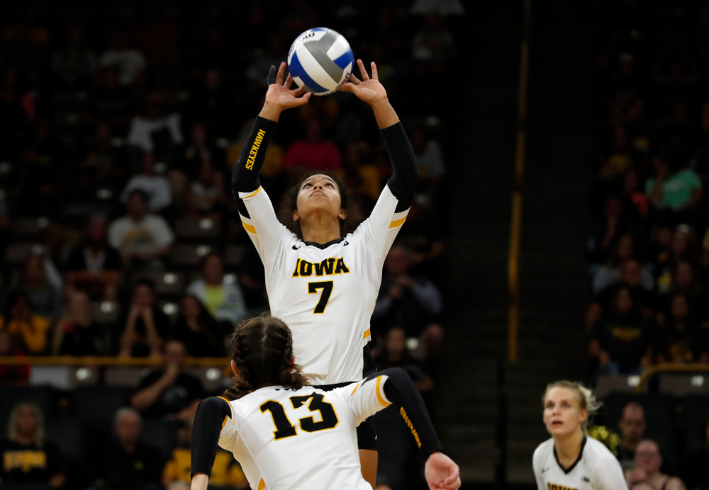 Iowa Hawkeyes setter Gabrielle Orr (7) against the Michigan Wolverines Sunday, September 23, 2018 at Carver-Hawkeye Arena. (Brian Ray/hawkeyesports.com)