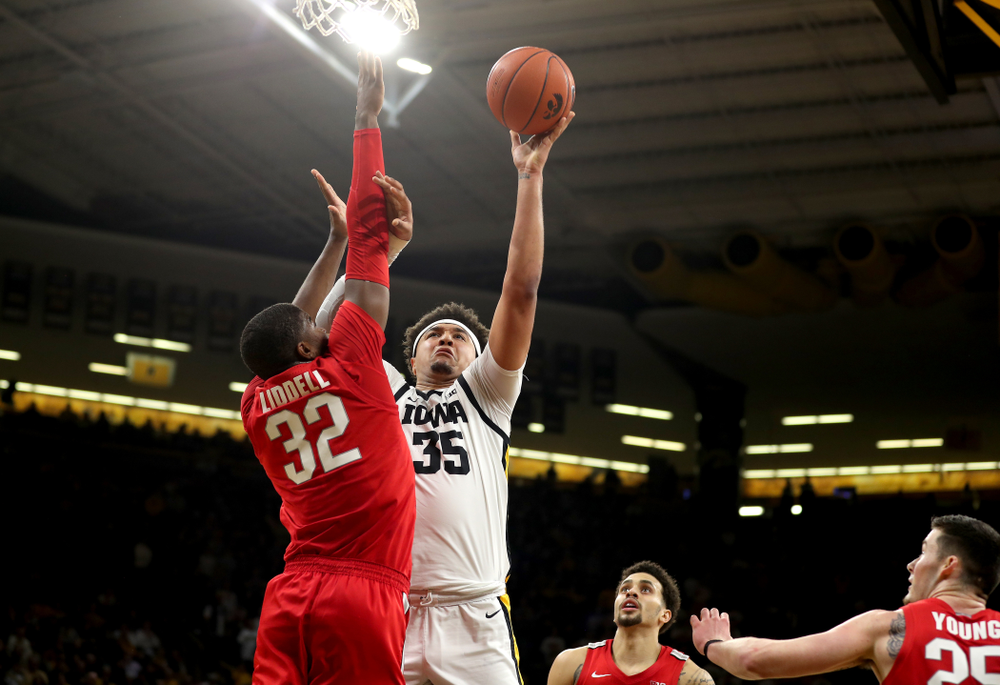 Iowa Hawkeyes forward Cordell Pemsl (35) goes to the hoop against the Ohio State Buckeyes Thursday, February 20, 2020 at Carver-Hawkeye Arena. (Brian Ray/hawkeyesports.com)