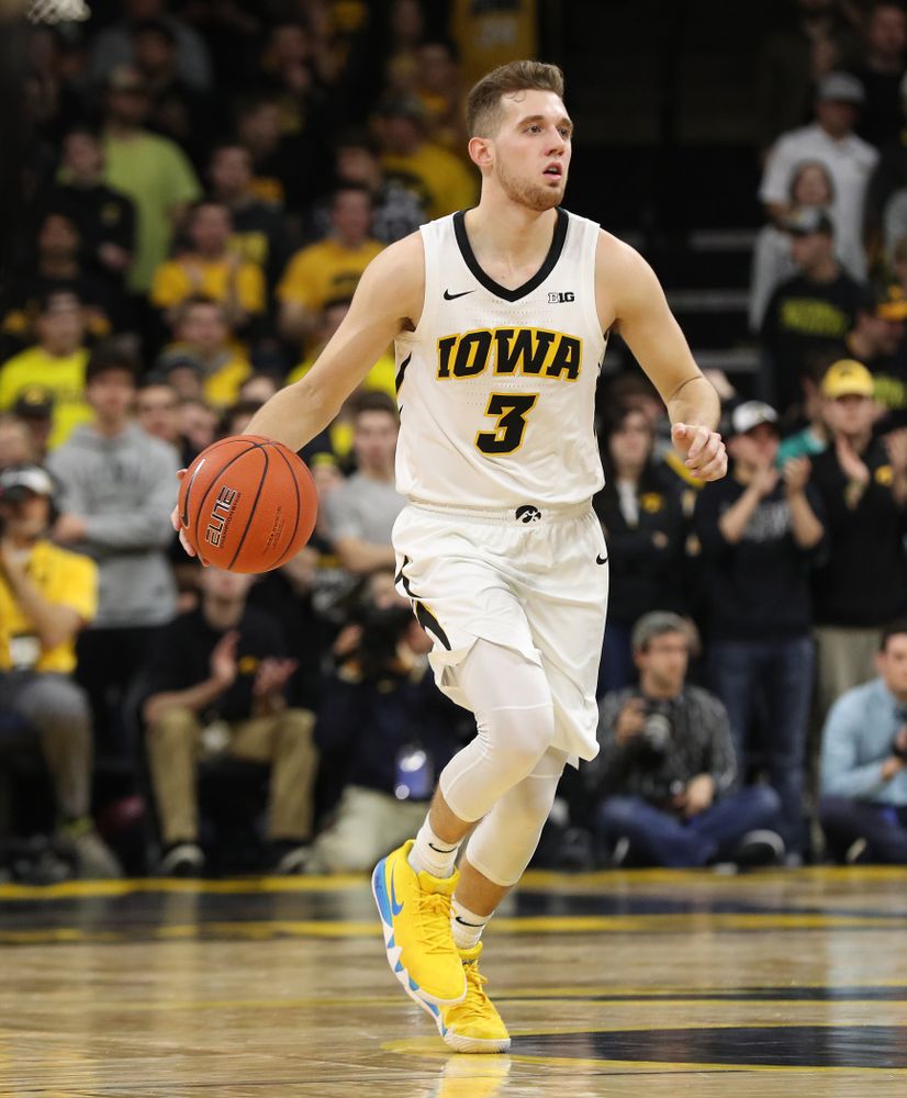 Iowa Hawkeyes guard Jordan Bohannon (3) against the Michigan Wolverines Friday, February 1, 2019 at Carver-Hawkeye Arena. (Brian Ray/hawkeyesports.com)