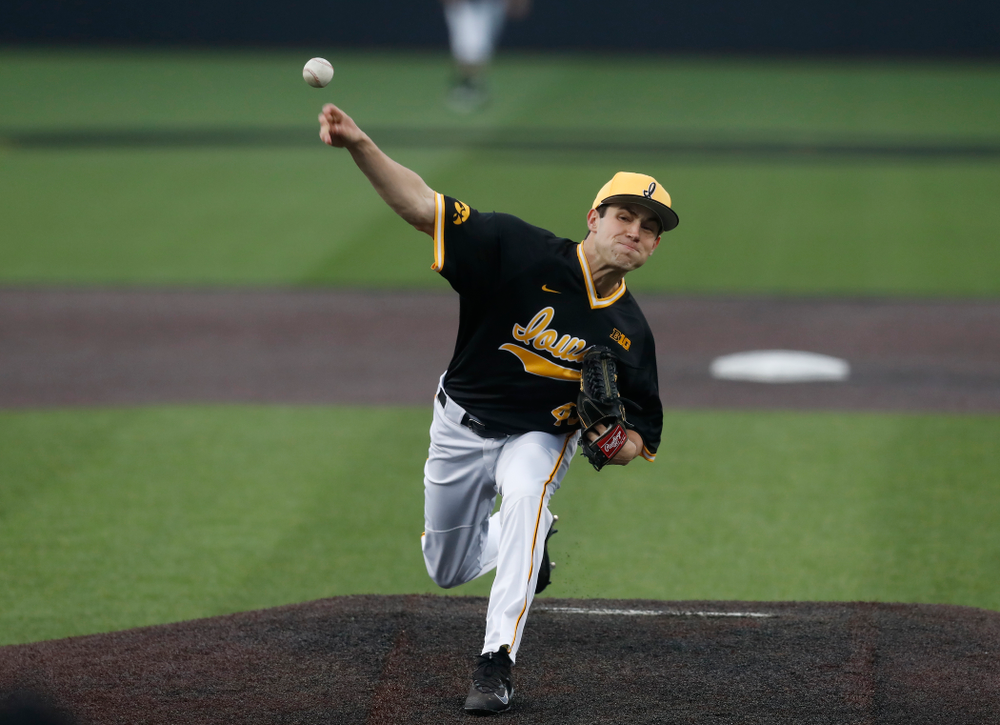 Iowa Hawkeyes pitcher Grant Leonard (43) against the Bradley Braves Wednesday, March 28, 2018 at Duane Banks Field. (Brian Ray/hawkeyesports.com)