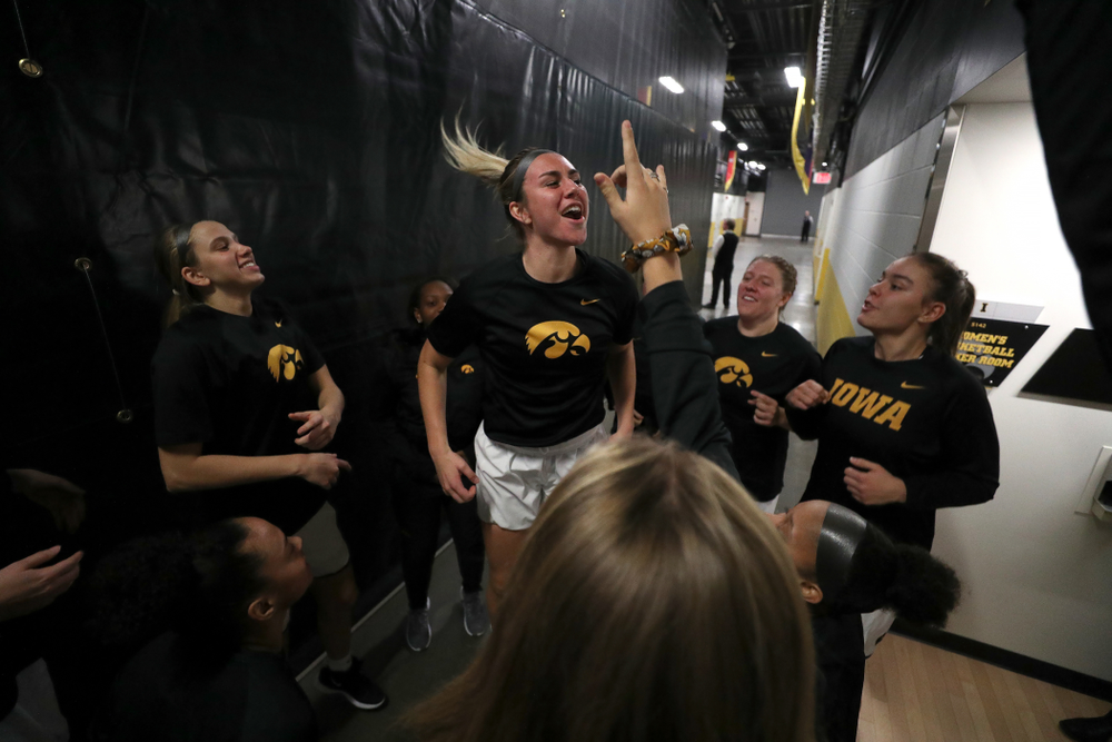 Iowa Hawkeyes forward Hannah Stewart (21) against Dakota Wesleyan University Tuesday, November 6, 2018 at Carver-Hawkeye Arena. (Brian Ray/hawkeyesports.com)
