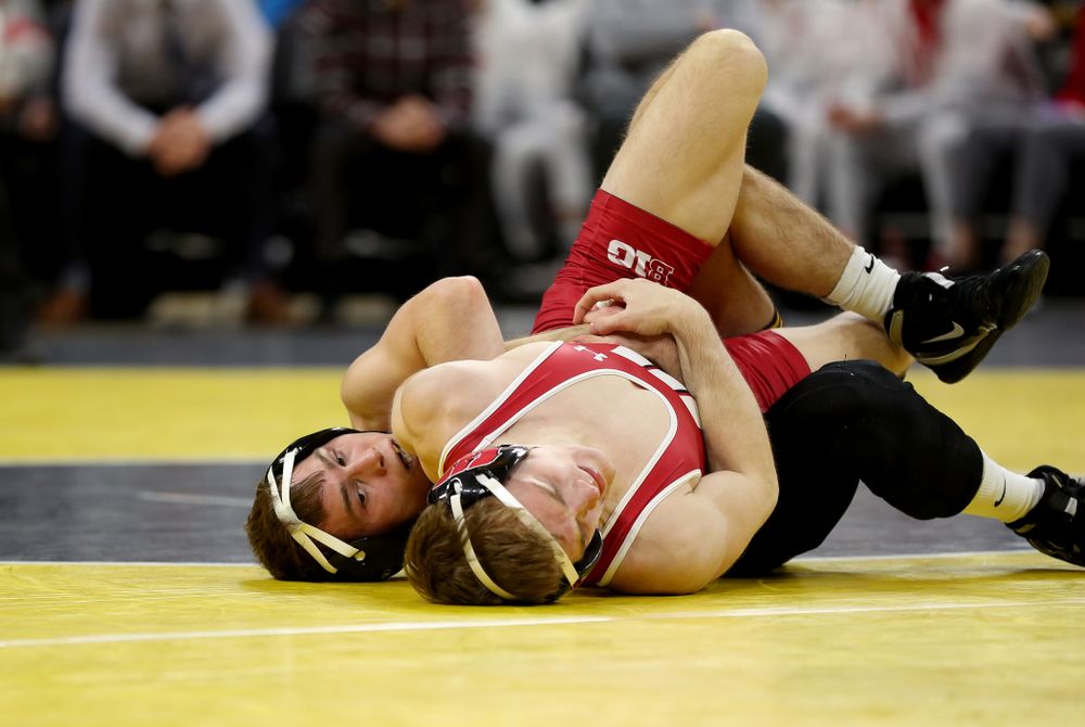 IowaÕs Spencer Lee wrestles WisconsinÕs Michael Cullen at 125 pounds Sunday, December 1, 2019 at Carver-Hawkeye Arena. Lee won the match with a 16-0 technical fall. (Brian Ray/hawkeyesports.com)