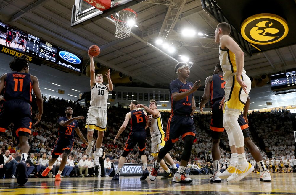 Iowa Hawkeyes guard Joe Wieskamp (10) goes to the hoop against the Illinois Fighting Illini Sunday, February 2, 2020 at Carver-Hawkeye Arena. (Brian Ray/hawkeyesports.com)