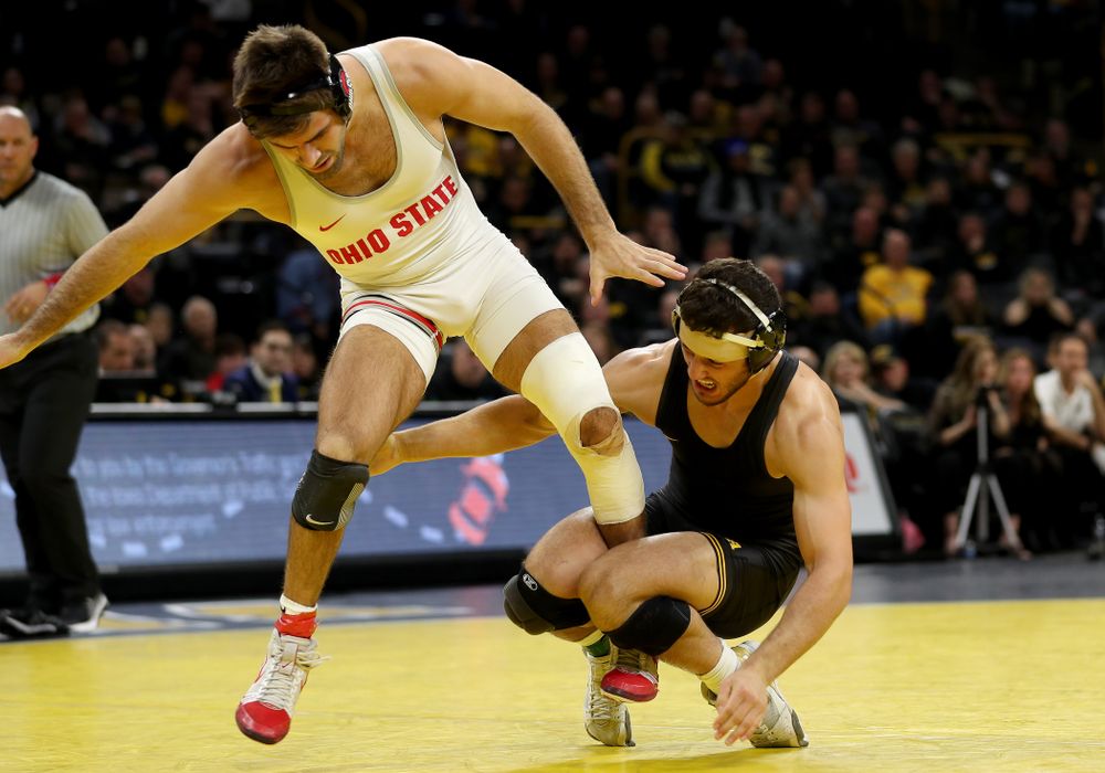 Iowa’s Michael Kemerer wrestles Ohio State’s Kaleb Romero at 174 pounds Friday, January 24, 2020 at Carver-Hawkeye Arena. Kemerer won the match 7-1. (Brian Ray/hawkeyesports.com)