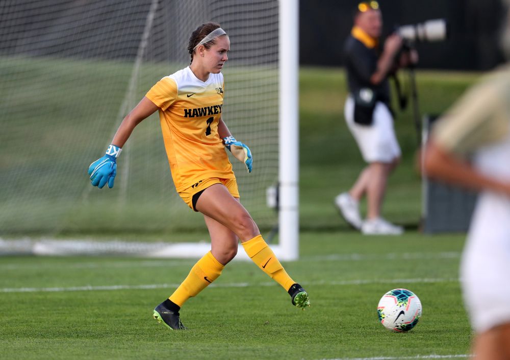 Iowa Hawkeyes goalkeeper Claire Graves (1) against Western Michigan Thursday, August 22, 2019 at the Iowa Soccer Complex. (Brian Ray/hawkeyesports.com)