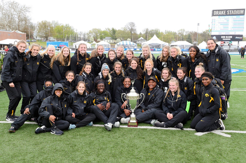 The Iowa Hawkeyes women's team after winning the Hy-Vee Cup on the third day of the Drake Relays at Drake Stadium in Des Moines on Saturday, Apr. 27, 2019. (Stephen Mally/hawkeyesports.com)