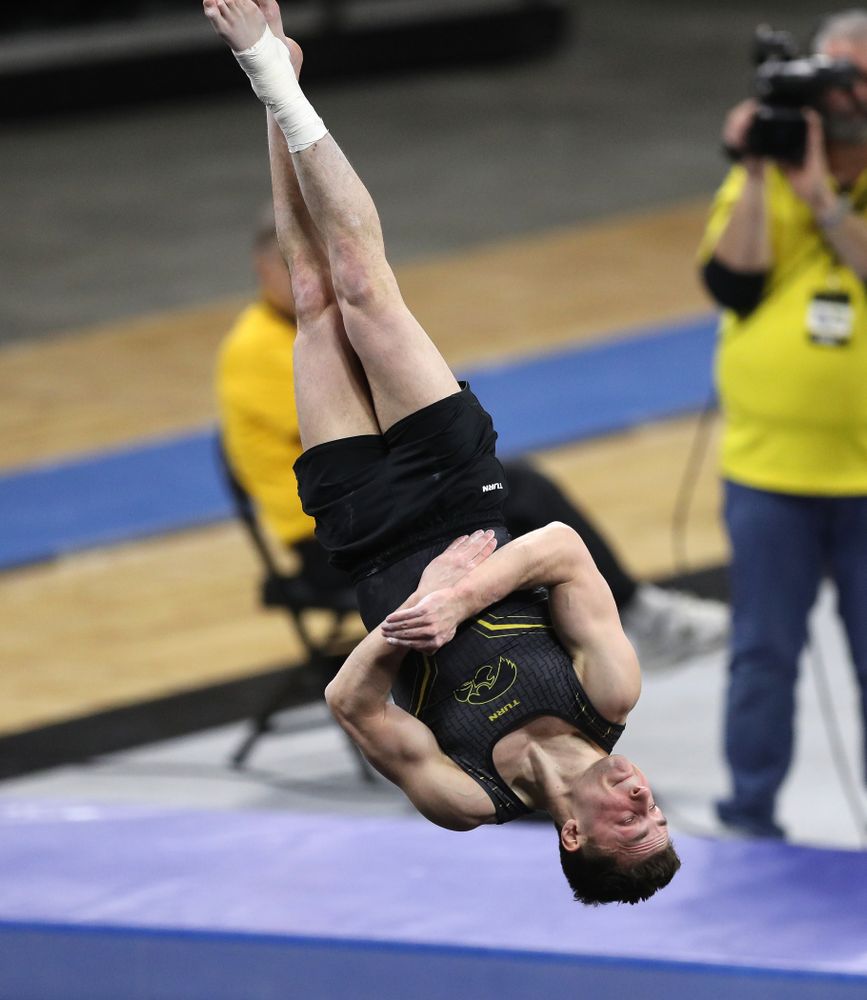 Iowa's Jake Brodarzon competes on the floor against Oklahoma Saturday, February 9, 2019 at Carver-Hawkeye Arena. (Brian Ray/hawkeyesports.com)
