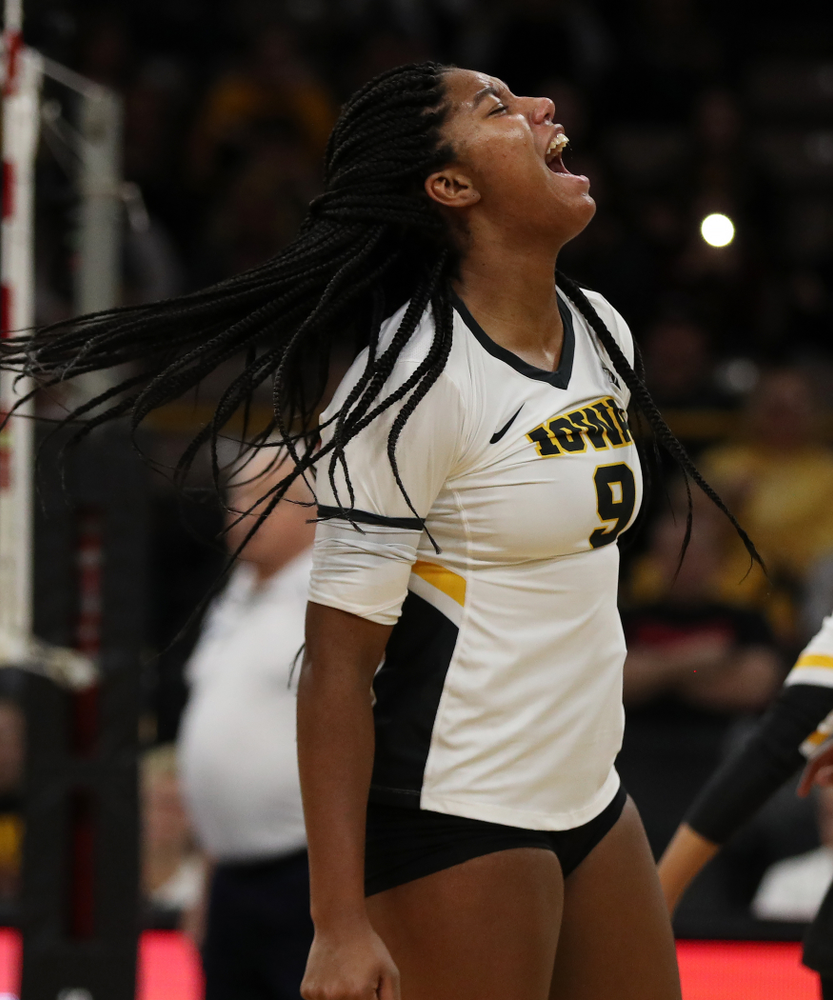 Iowa Hawkeyes middle blocker Amiya Jones (9) against the Ohio State Buckeyes Saturday, November 24, 2018 at Carver-Hawkeye Arena. (Brian Ray/hawkeyesports.com)