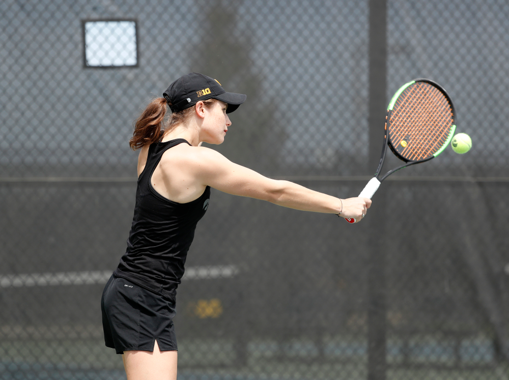 Iowa's Elise Van Heuvelen against the Wisconsin Badgers Sunday, April 22, 2018 at the Hawkeye Tennis and Recreation Center. (Brian Ray/hawkeyesports.com)