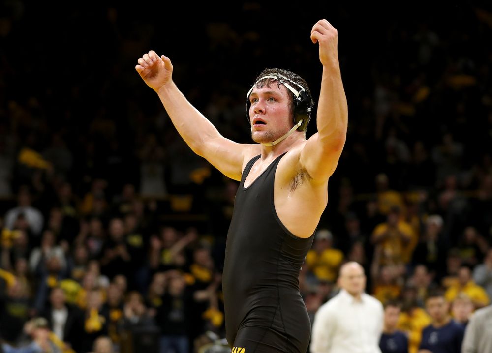 Iowa’s Jacob Warner wrestles Penn State’s Shakur Rasheed at 197 pounds Friday, January 31, 2020 at Carver-Hawkeye Arena. Warner won the match 4-2. (Brian Ray/hawkeyesports.com)