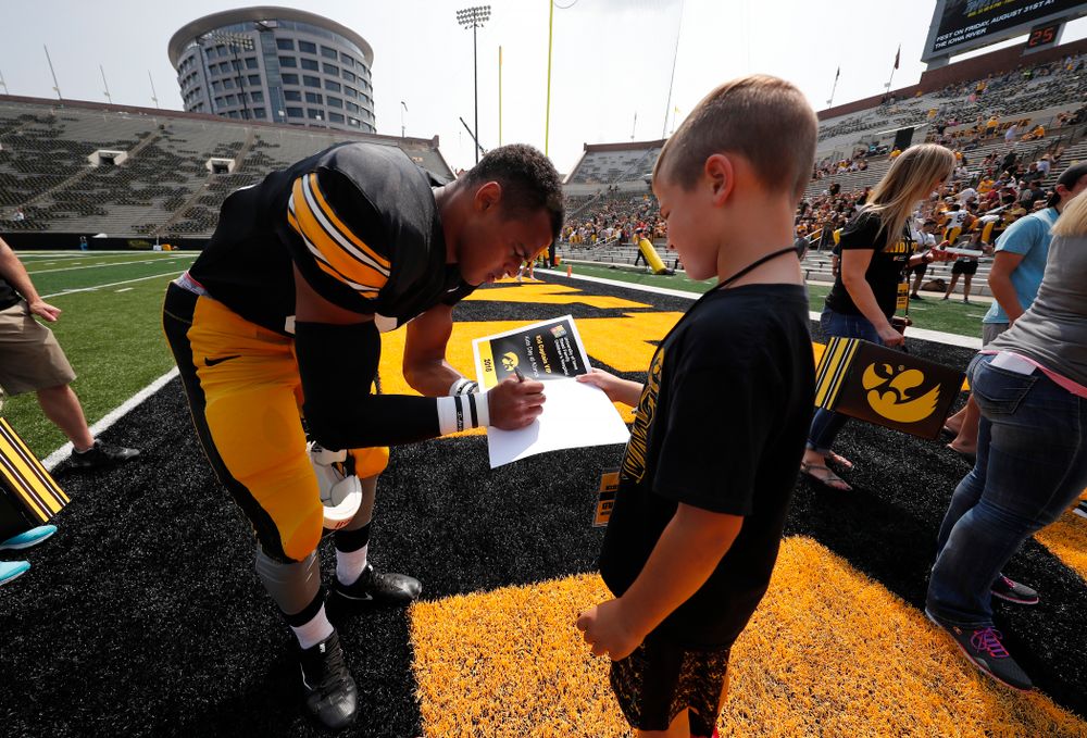 Iowa Hawkeyes tight end Noah Fant (87) during Kids Day Saturday, August 11, 2018 at Kinnick Stadium. (Brian Ray/hawkeyesports.com)