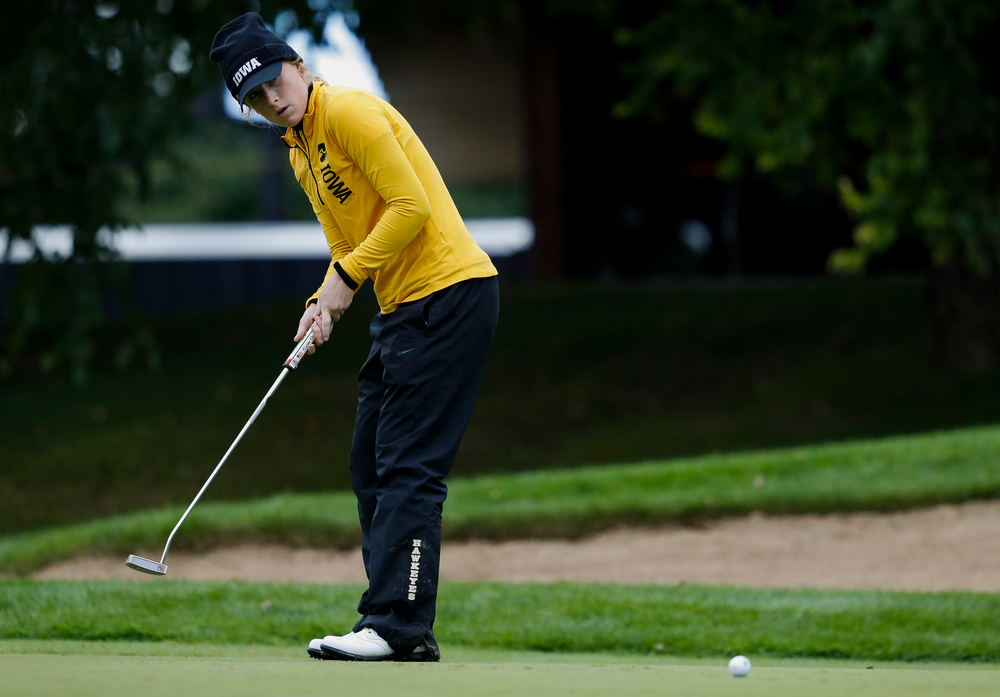 Iowa's Kristin Glesne putts during the Diane Thomason Invitational at Finkbine Golf Course on September 29, 2018. (Tork Mason/hawkeyesports.com)