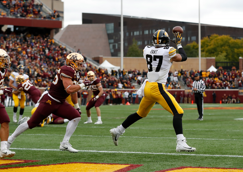 Iowa Hawkeyes tight end Noah Fant (87) against the Minnesota Golden Gophers Saturday, October 6, 2018 at TCF Bank Stadium. (Brian Ray/hawkeyesports.com)