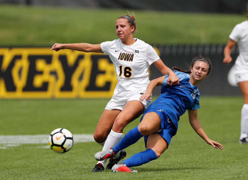 Iowa Hawkeyes Olivia Hellweg (16) against the Creighton Bluejays Sunday, August 19, 2018 at the Iowa Soccer Complex. (Brian Ray/hawkeyesports.com)