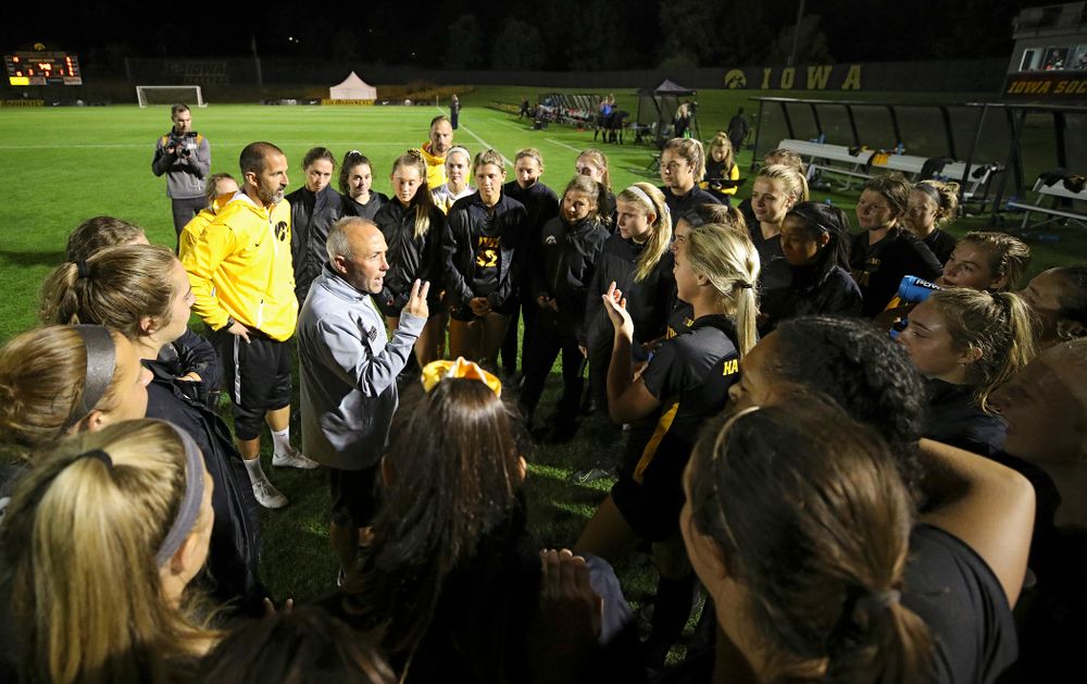 Iowa head coach Dave Diianni talks with his team after their match against Illinois at the Iowa Soccer Complex in Iowa City on Thursday, Sep 26, 2019. (Stephen Mally/hawkeyesports.com)