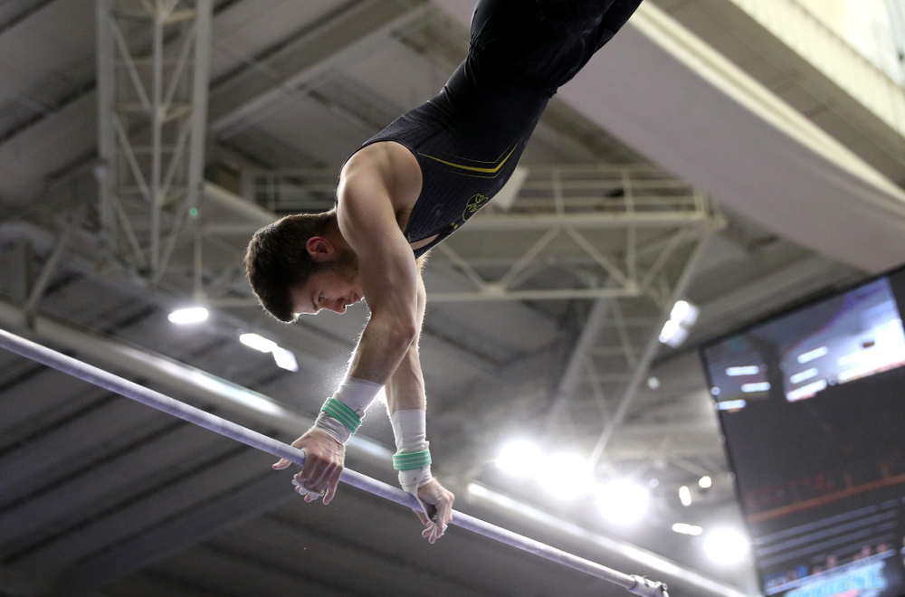 Iowa's Rogelio Vazquez competes on the high bar against the Ohio State Buckeyes Saturday, March 16, 2019 at Carver-Hawkeye Arena. (Brian Ray/hawkeyesports.com)