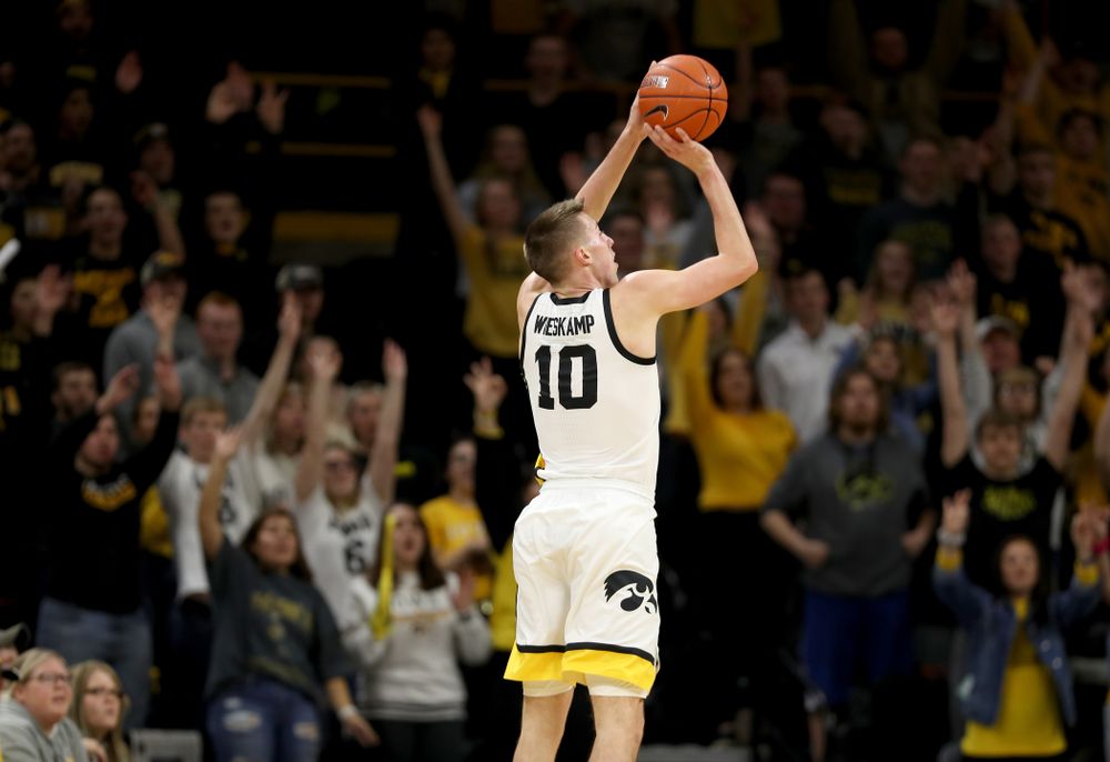 Iowa Hawkeyes guard Joe Wieskamp (10) against the Michigan Wolverines Friday, January 17, 2020 at Carver-Hawkeye Arena. (Brian Ray/hawkeyesports.com)