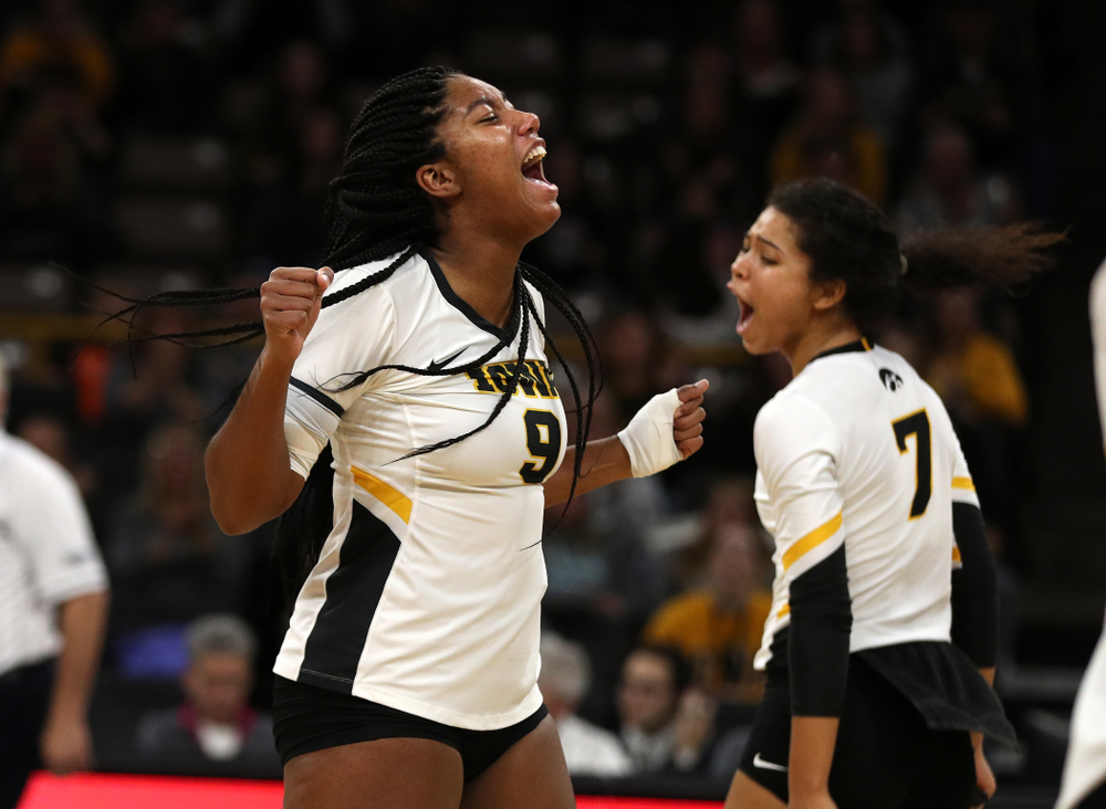 Iowa Hawkeyes middle blocker Amiya Jones (9) against the Ohio State Buckeyes Saturday, November 24, 2018 at Carver-Hawkeye Arena. (Brian Ray/hawkeyesports.com)