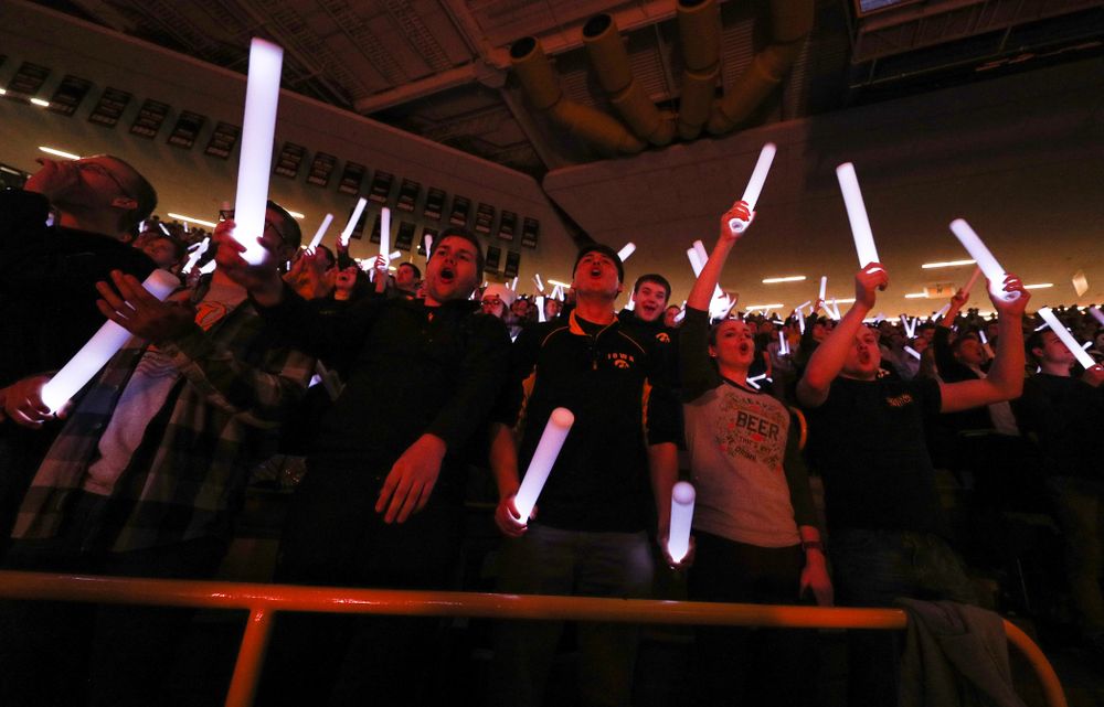 Fans cheer for the Iowa Hawkeyes before their game against the Michigan State Spartans Thursday, January 24, 2019 at Carver-Hawkeye Arena. (Brian Ray/hawkeyesports.com)
