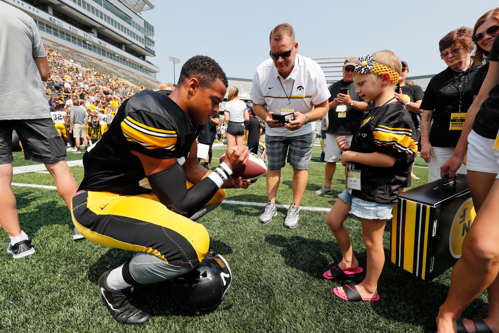 Iowa Hawkeyes tight end Noah Fant (87) during Kids Day Saturday, August 11, 2018 at Kinnick Stadium. (Brian Ray/hawkeyesports.com)
