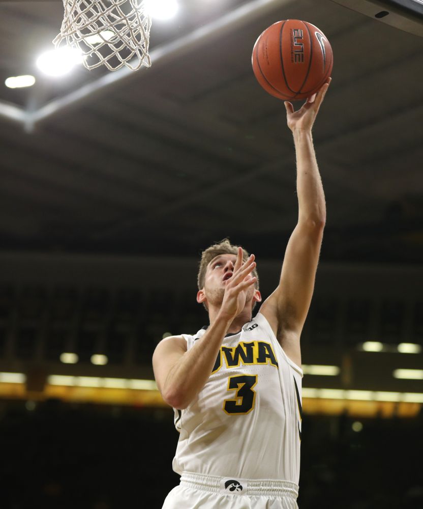 Iowa Hawkeyes guard Jordan Bohannon (3) against the Western Carolina Catamounts Tuesday, December 18, 2018 at Carver-Hawkeye Arena. (Brian Ray/hawkeyesports.com)