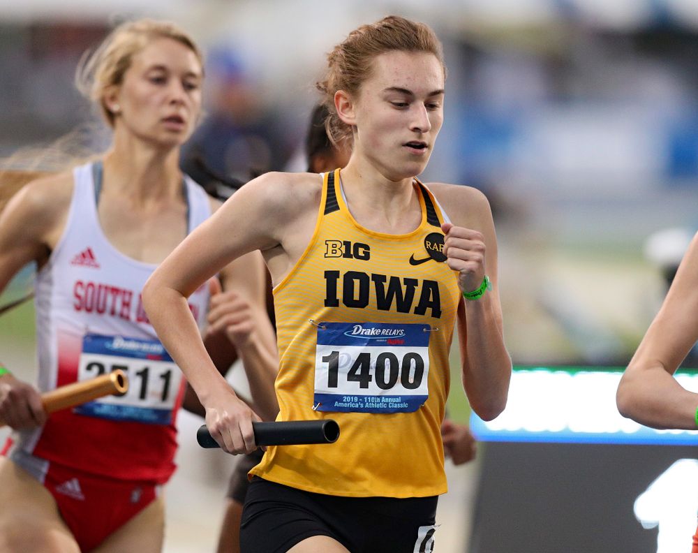 Iowa's Grace McCabe runs the women's 3200 meter relay event during the second day of the Drake Relays at Drake Stadium in Des Moines on Friday, Apr. 26, 2019. (Stephen Mally/hawkeyesports.com)